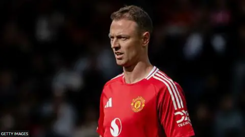 evans returns to manchester united