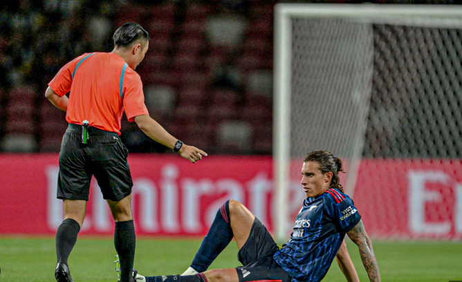 Arsenal's £33.6M Defender Limps Off: Calafiori's "Tweak" Clouds Pre-Season Victory