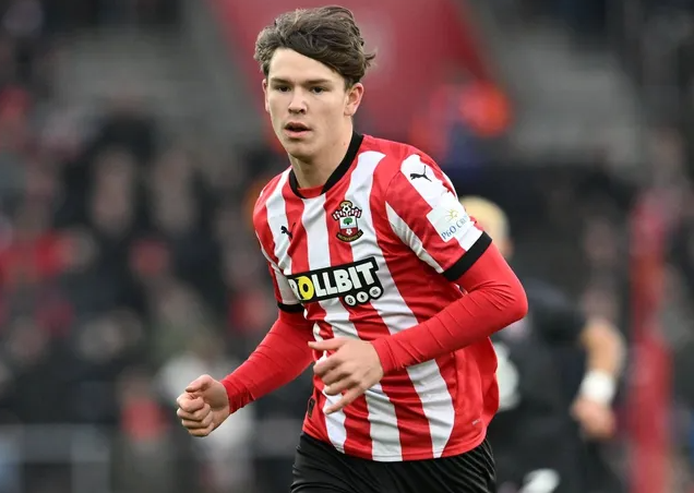 Dibling Trains Separately As Everton's £43m Bid Awaits Southampton Decision