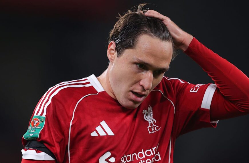 Federico Chiesa in Liverpool red jersey during training on pitch