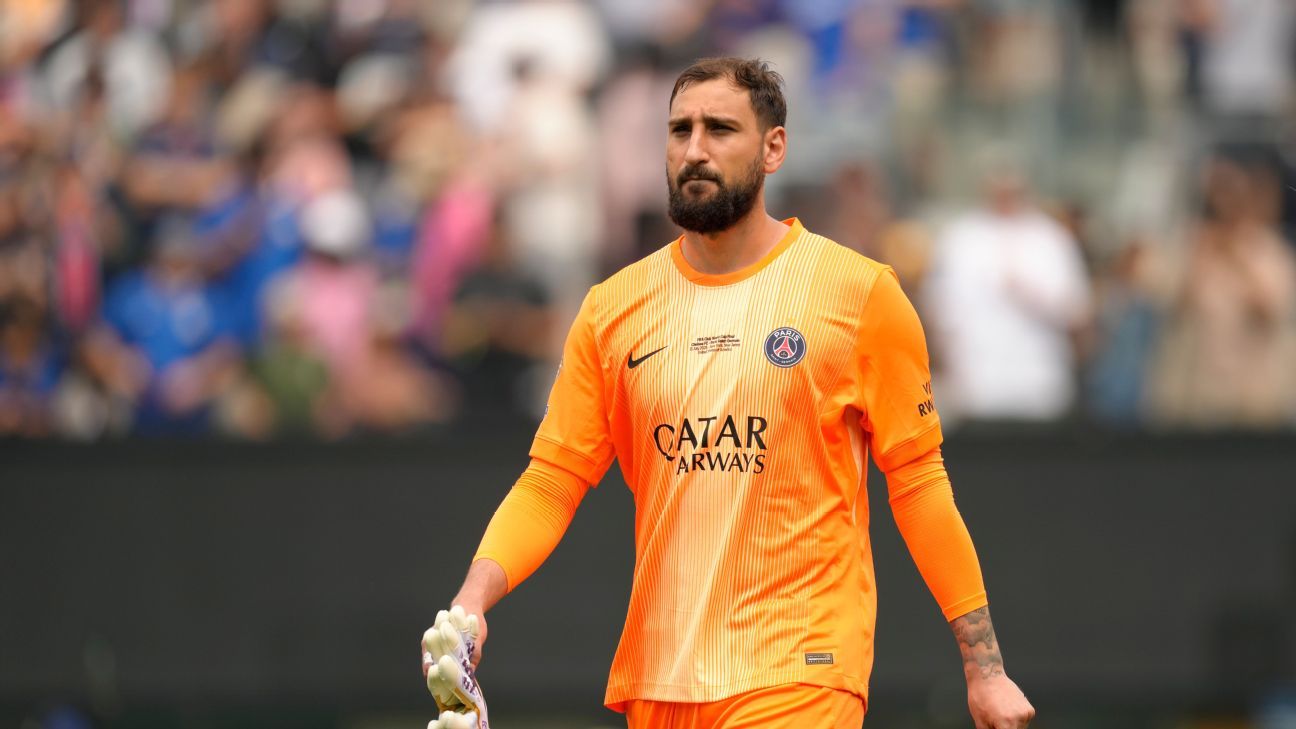 Gianluigi Donnarumma in Manchester City goalkeeper kit at signing ceremony September 2025