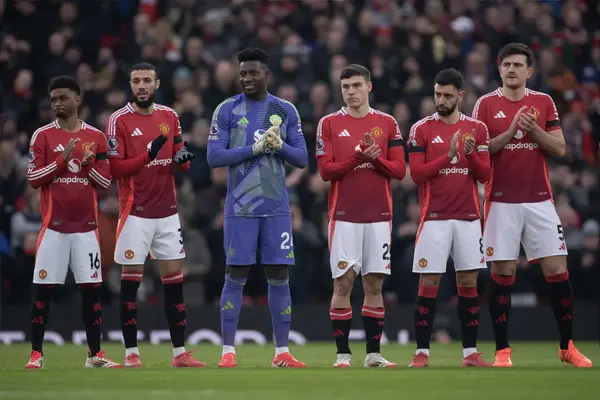 Manuel Ugarte in Manchester United kit linked to Atletico Madrid transfer