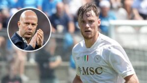 Sam Beukema playing football in Napoli kit 2025