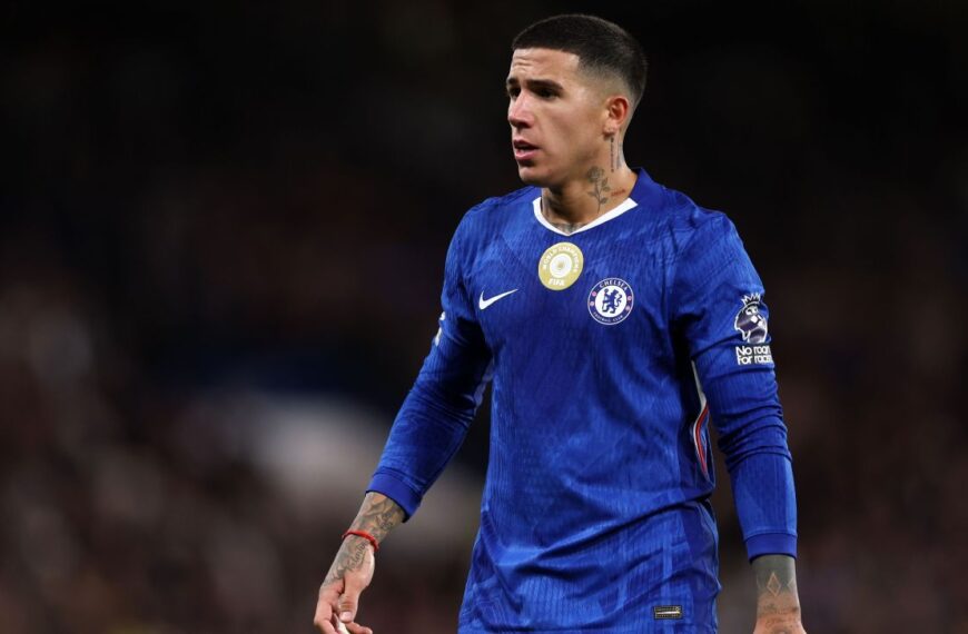 Enzo Fernández Chelsea portrait football transfer news 2025