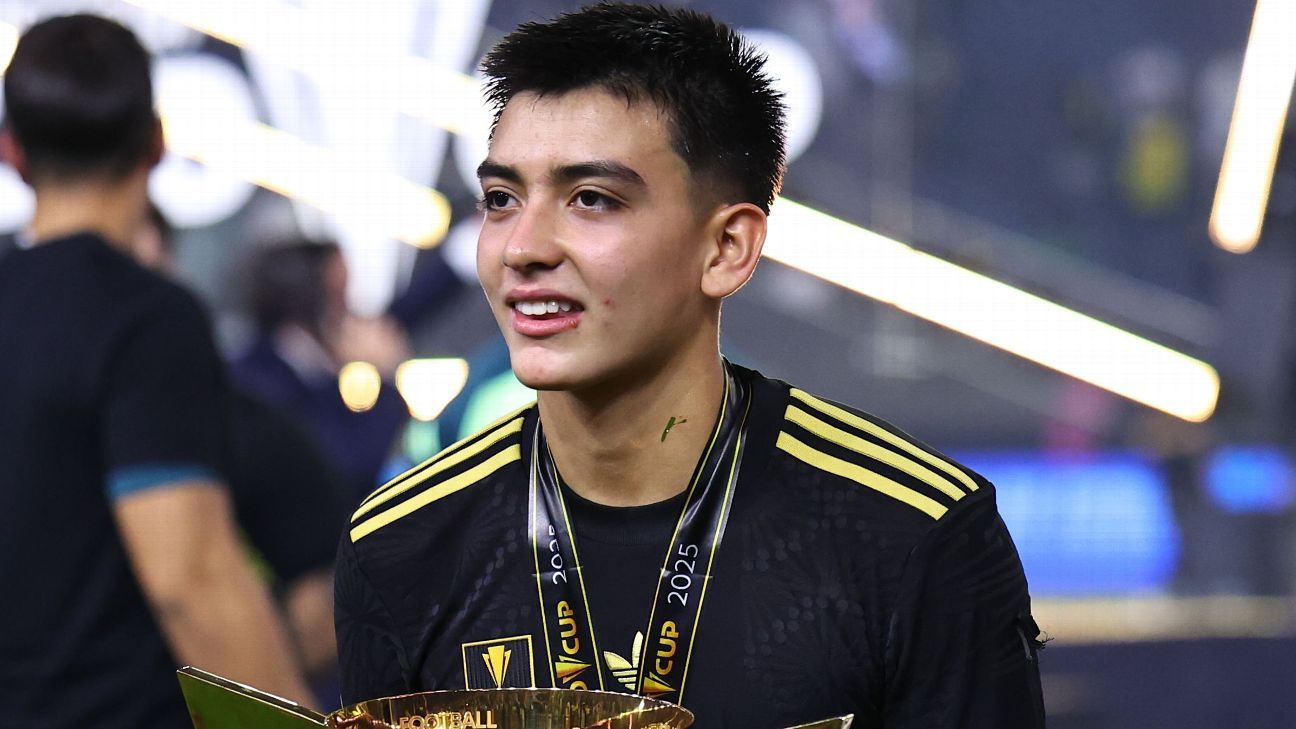 Gilberto Mora Mexican footballer in match action October 2025