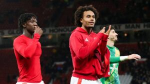 Joshua Zirkzee wearing Manchester United jersey, linked to transfer news